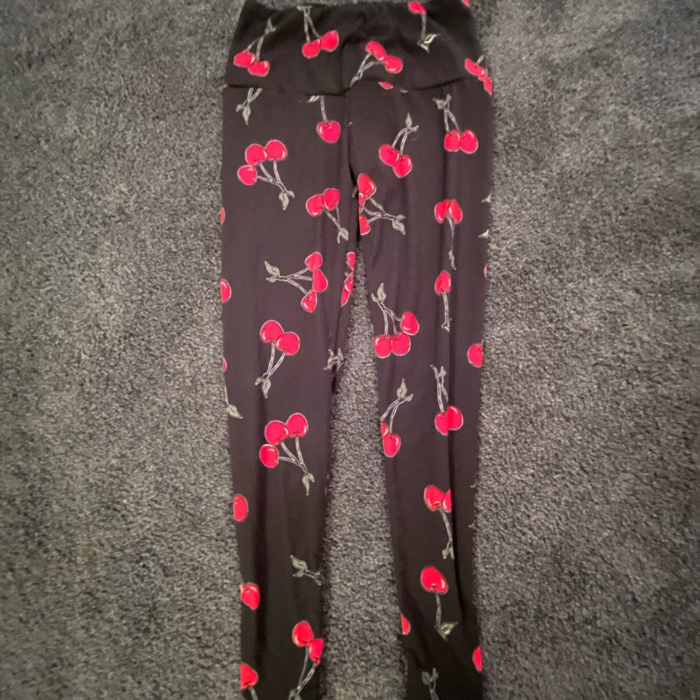 Chic Cherry Print Leggings